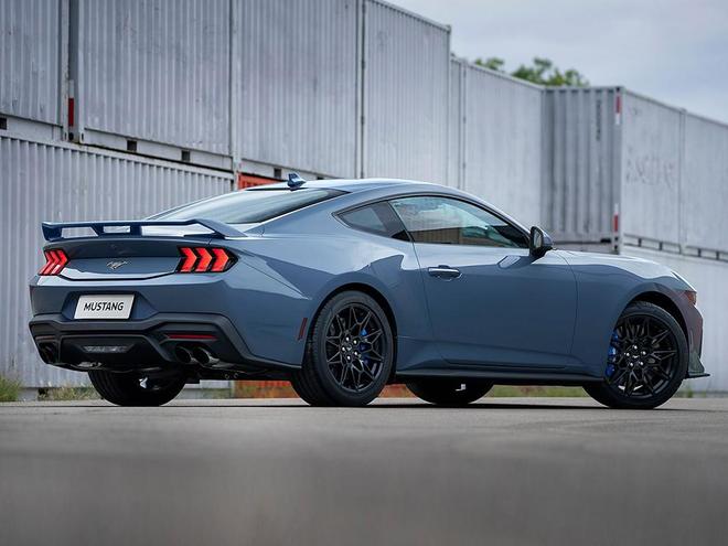 新一代宝马M4渲染图发布!大双肾被取消外形竟长得像野马?(图12)